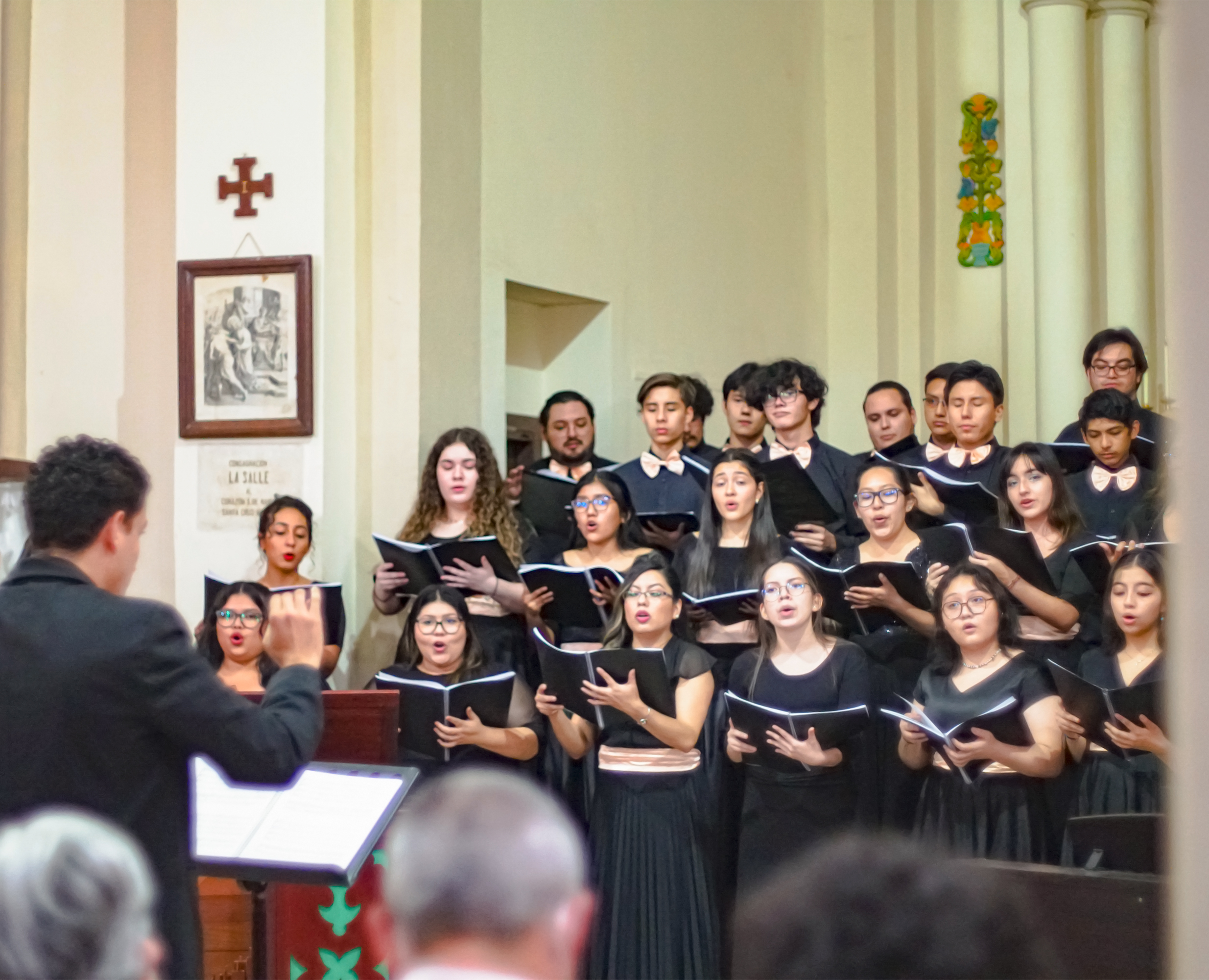 Coro UPSA se presentó en la Capilla ‘Los Huérfanos’